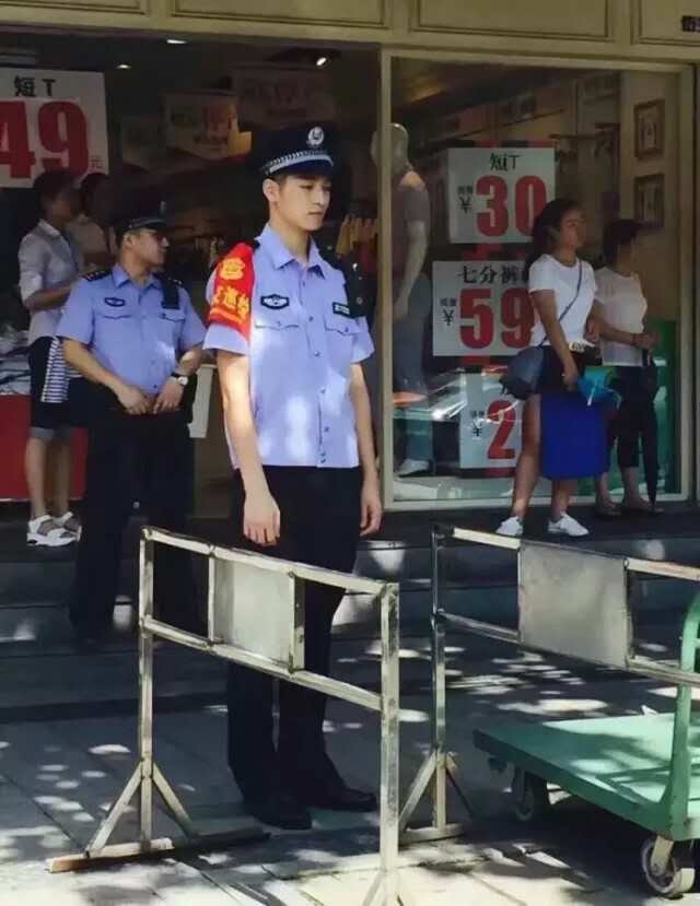 005vk8zojw1f7axgmb877j30hs0n1ta0.jpg