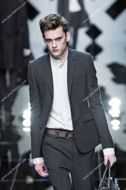 Burberry054RTW054.JPG